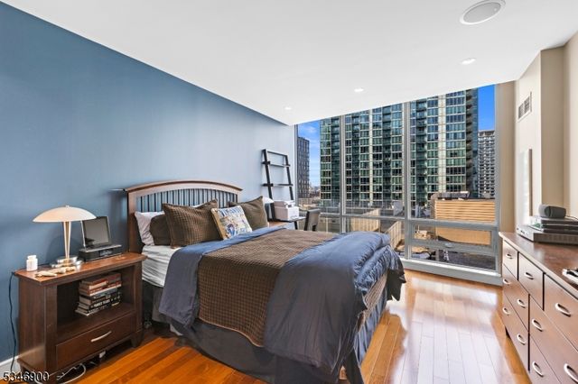 20 Newport Pkwy 1108, Jersey City, NJ 07310