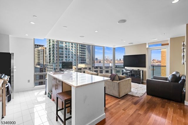 20 Newport Pkwy 1108, Jersey City, NJ 07310