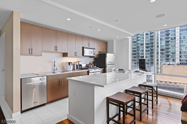 20 Newport Pkwy 1108, Jersey City, NJ 07310