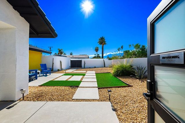 1980 N Los Alamos Road, Palm Springs, CA 92262