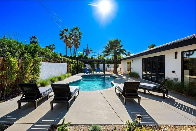 1980 N Los Alamos Road, Palm Springs, CA 92262