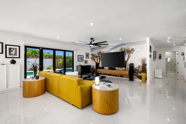 1980 N Los Alamos Road, Palm Springs, CA 92262