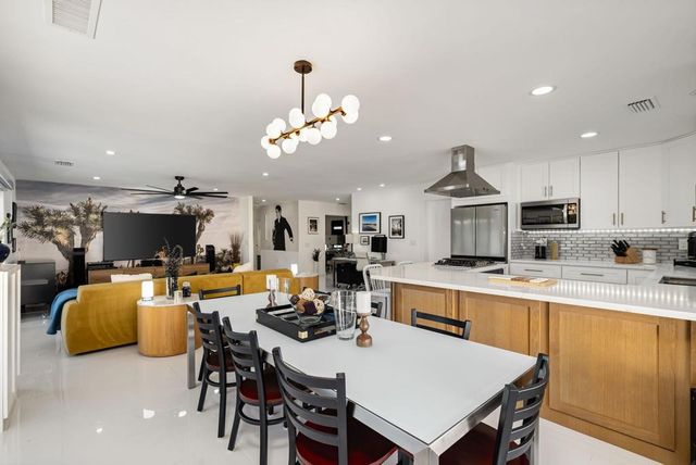 1980 N Los Alamos Road, Palm Springs, CA 92262