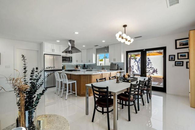 1980 N Los Alamos Road, Palm Springs, CA 92262