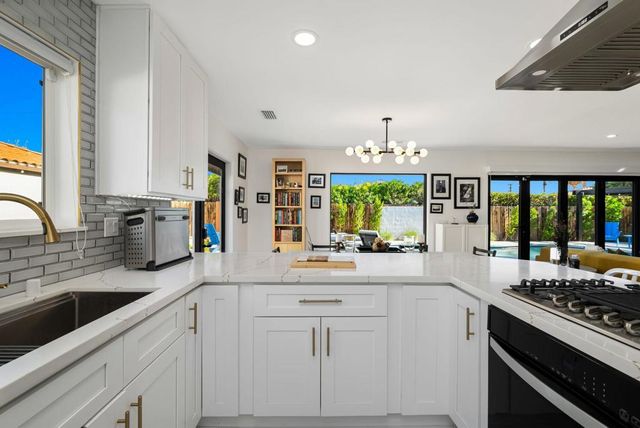 1980 N Los Alamos Road, Palm Springs, CA 92262