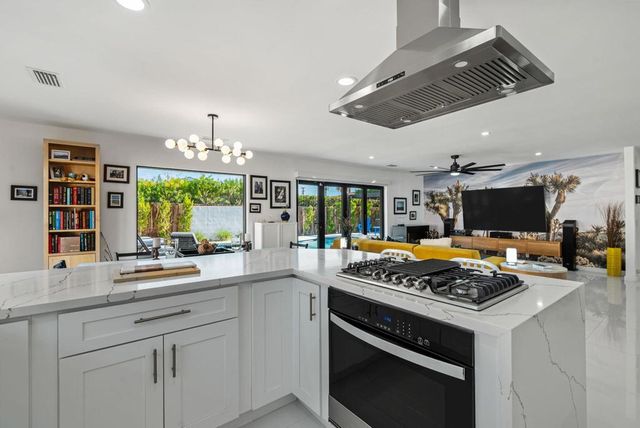 1980 N Los Alamos Road, Palm Springs, CA 92262