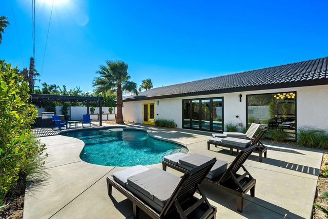 1980 N Los Alamos Road, Palm Springs, CA 92262