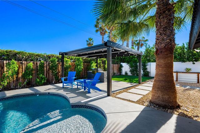 1980 N Los Alamos Road, Palm Springs, CA 92262