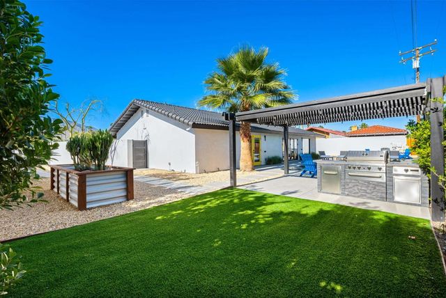 1980 N Los Alamos Road, Palm Springs, CA 92262