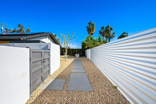 1980 N Los Alamos Road, Palm Springs, CA 92262