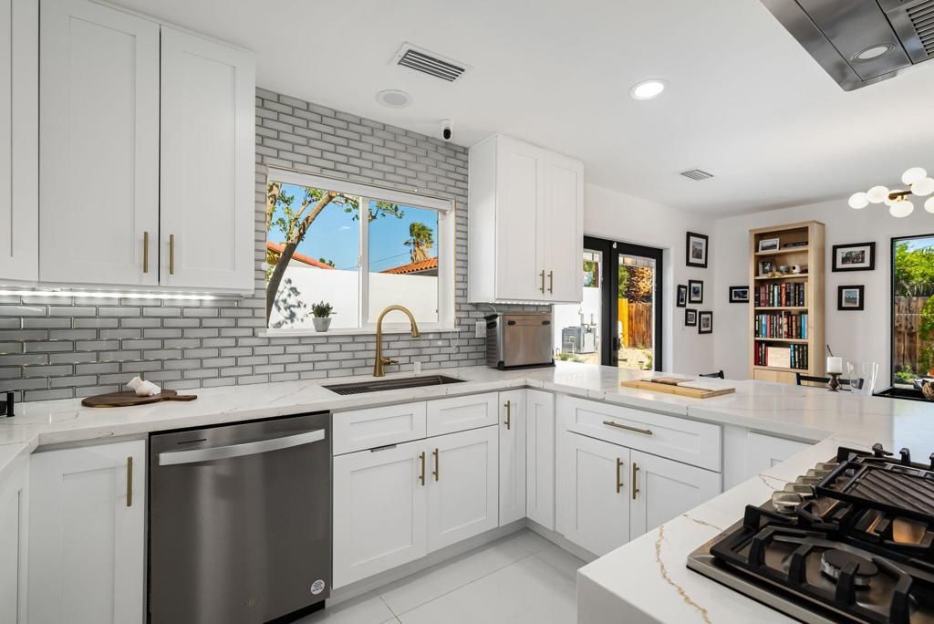 1980 N Los Alamos Road, Palm Springs, CA 92262