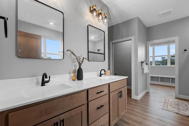 1041 SANDPIPER DRIVE, Menasha, WI 54952