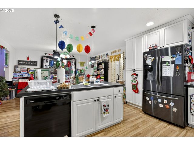 10535 Sw CRESTWOOD Dr, Beaverton, OR 97008