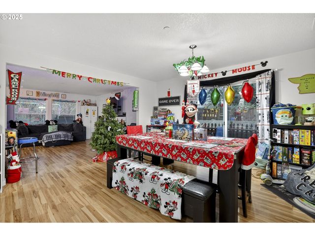 10535 Sw CRESTWOOD Dr, Beaverton, OR 97008