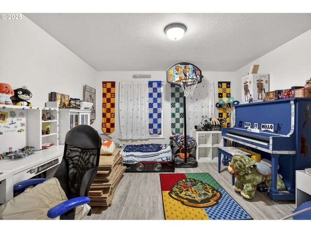 10535 Sw CRESTWOOD Dr, Beaverton, OR 97008