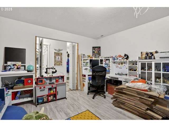 10535 Sw CRESTWOOD Dr, Beaverton, OR 97008