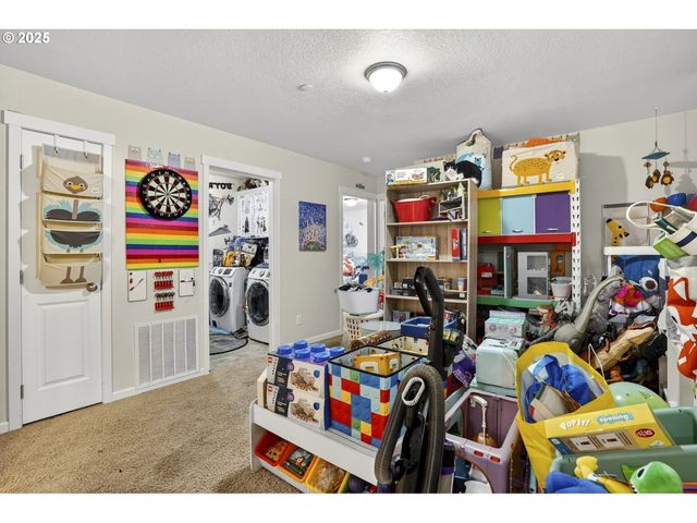 10535 Sw CRESTWOOD Dr, Beaverton, OR 97008