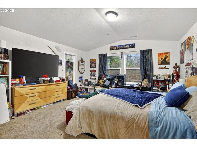 10535 Sw CRESTWOOD Dr, Beaverton, OR 97008