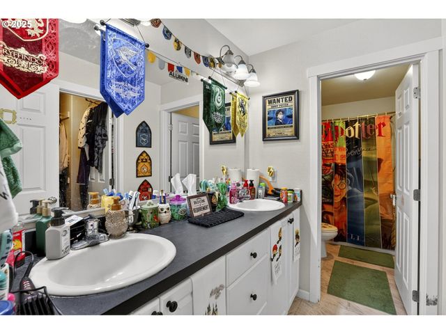 10535 Sw CRESTWOOD Dr, Beaverton, OR 97008