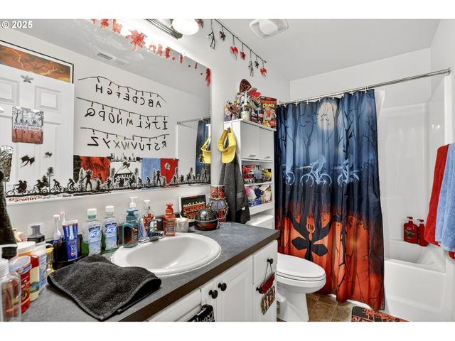 10535 Sw CRESTWOOD Dr, Beaverton, OR 97008