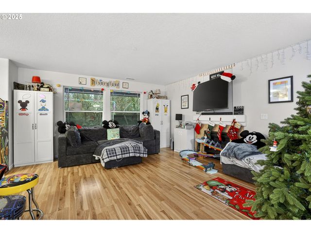 10535 Sw CRESTWOOD Dr, Beaverton, OR 97008