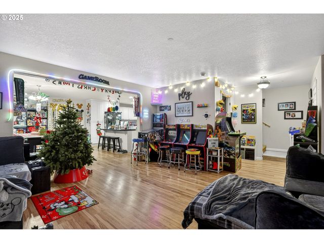 10535 Sw CRESTWOOD Dr, Beaverton, OR 97008