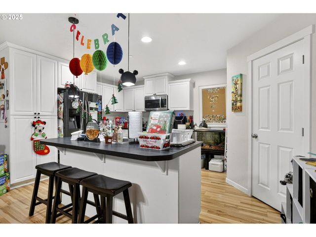 10535 Sw CRESTWOOD Dr, Beaverton, OR 97008