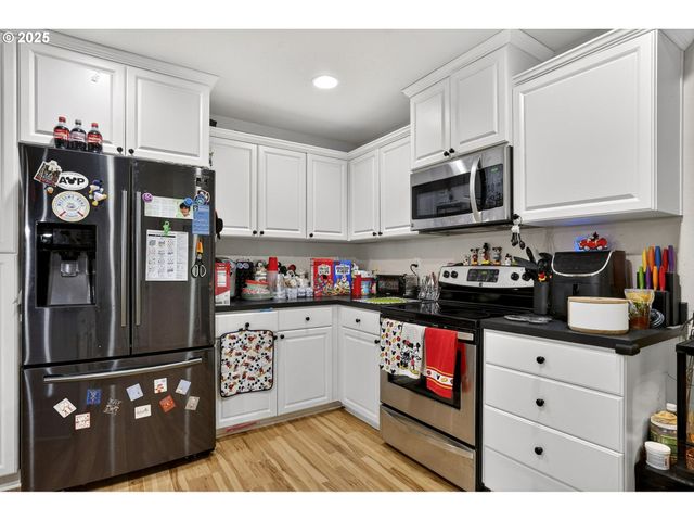 10535 Sw CRESTWOOD Dr, Beaverton, OR 97008