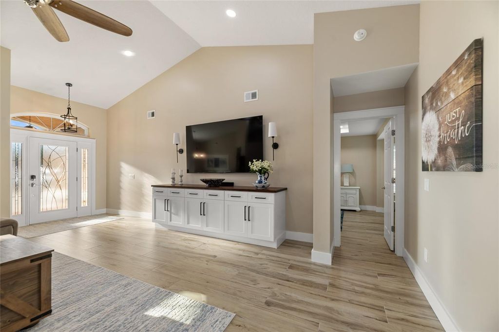 Image 9 of property listing at 36 WALKER DRIVE, Palm Coast, FL 32164