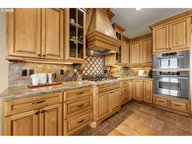 742 W CHESTNUT St, Washougal, WA 98671