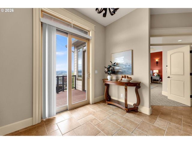 742 W CHESTNUT St, Washougal, WA 98671