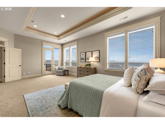 742 W CHESTNUT St, Washougal, WA 98671