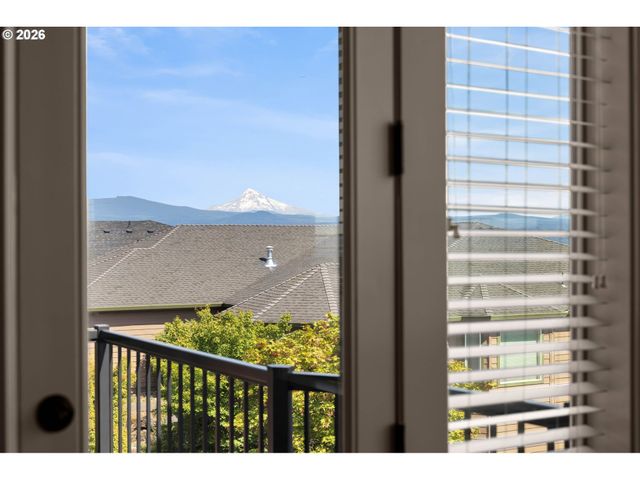 742 W CHESTNUT St, Washougal, WA 98671