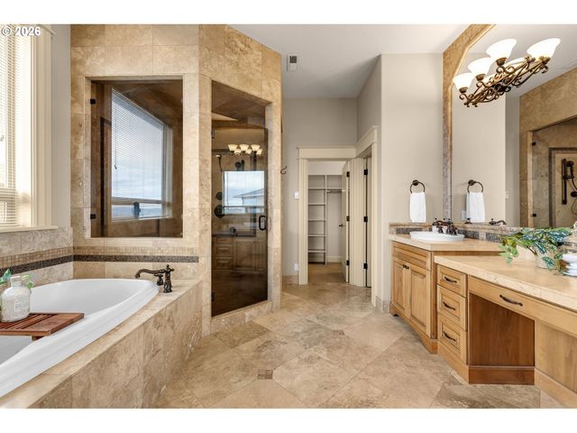 742 W CHESTNUT St, Washougal, WA 98671