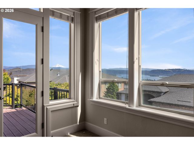 742 W CHESTNUT St, Washougal, WA 98671