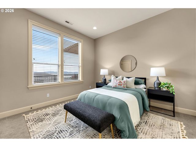742 W CHESTNUT St, Washougal, WA 98671