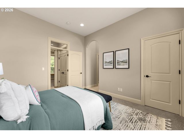742 W CHESTNUT St, Washougal, WA 98671