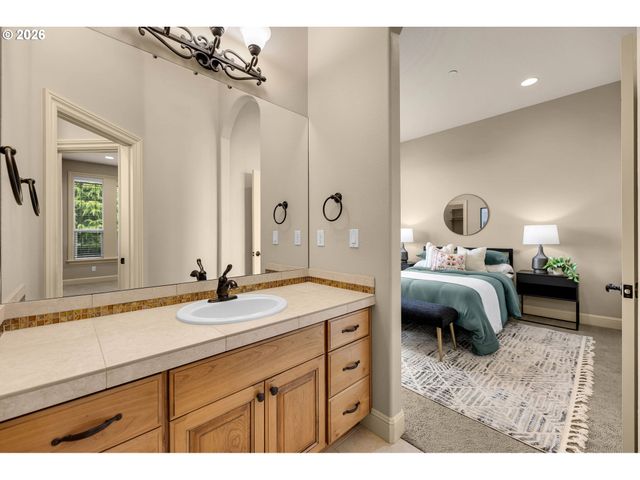 742 W CHESTNUT St, Washougal, WA 98671