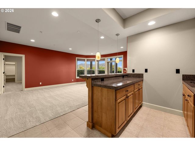 742 W CHESTNUT St, Washougal, WA 98671