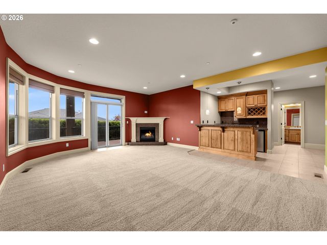 742 W CHESTNUT St, Washougal, WA 98671