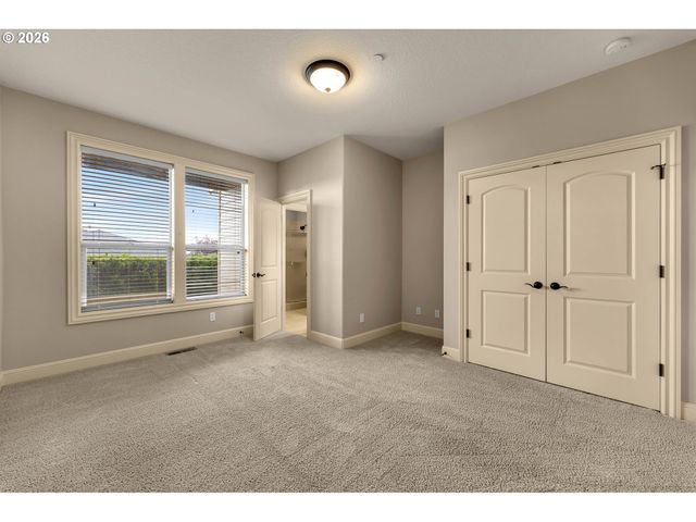 742 W CHESTNUT St, Washougal, WA 98671
