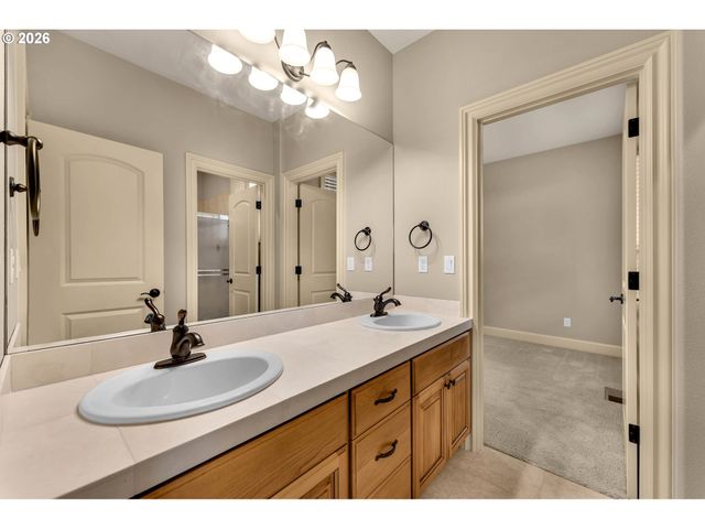 742 W CHESTNUT St, Washougal, WA 98671