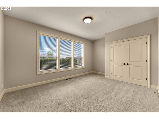 742 W CHESTNUT St, Washougal, WA 98671