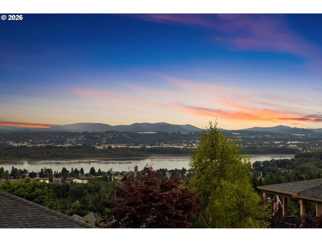 742 W CHESTNUT St, Washougal, WA 98671