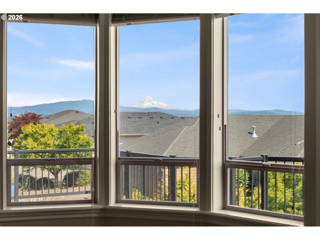 742 W CHESTNUT St, Washougal, WA 98671