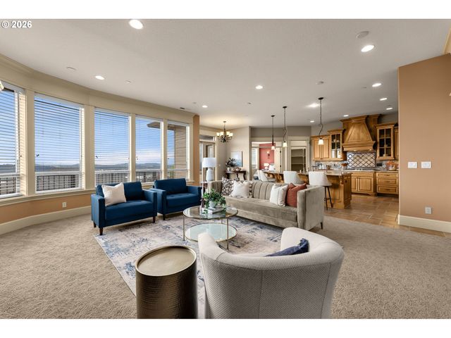 742 W CHESTNUT St, Washougal, WA 98671