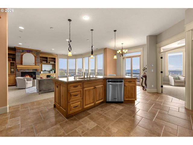 742 W CHESTNUT St, Washougal, WA 98671