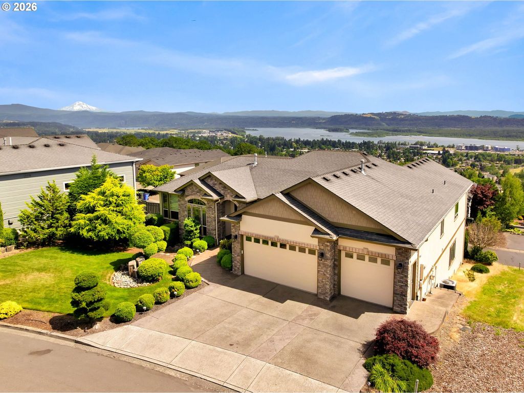 742 W CHESTNUT St, Washougal, WA 98671