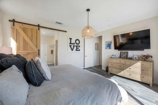 28553 Foothill, Saugus, CA 91350