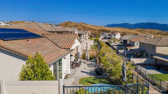 28553 Foothill, Saugus, CA 91350